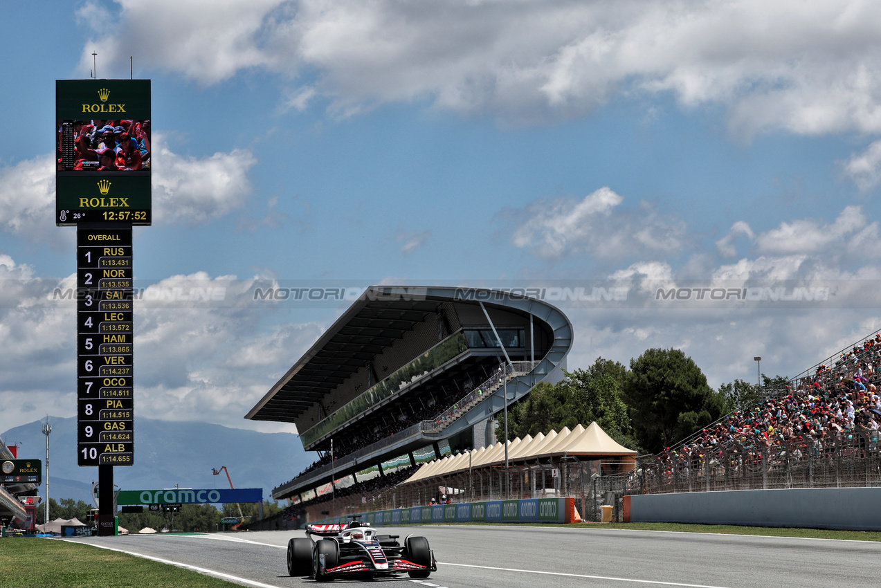 GP SPAGNA, Kevin Magnussen (DEN) Haas VF-24.

22.06.2024. Formula 1 World Championship, Rd 10, Spanish Grand Prix, Barcelona, Spain, Qualifiche Day.

- www.xpbimages.com, EMail: requests@xpbimages.com © Copyright: Rew / XPB Images