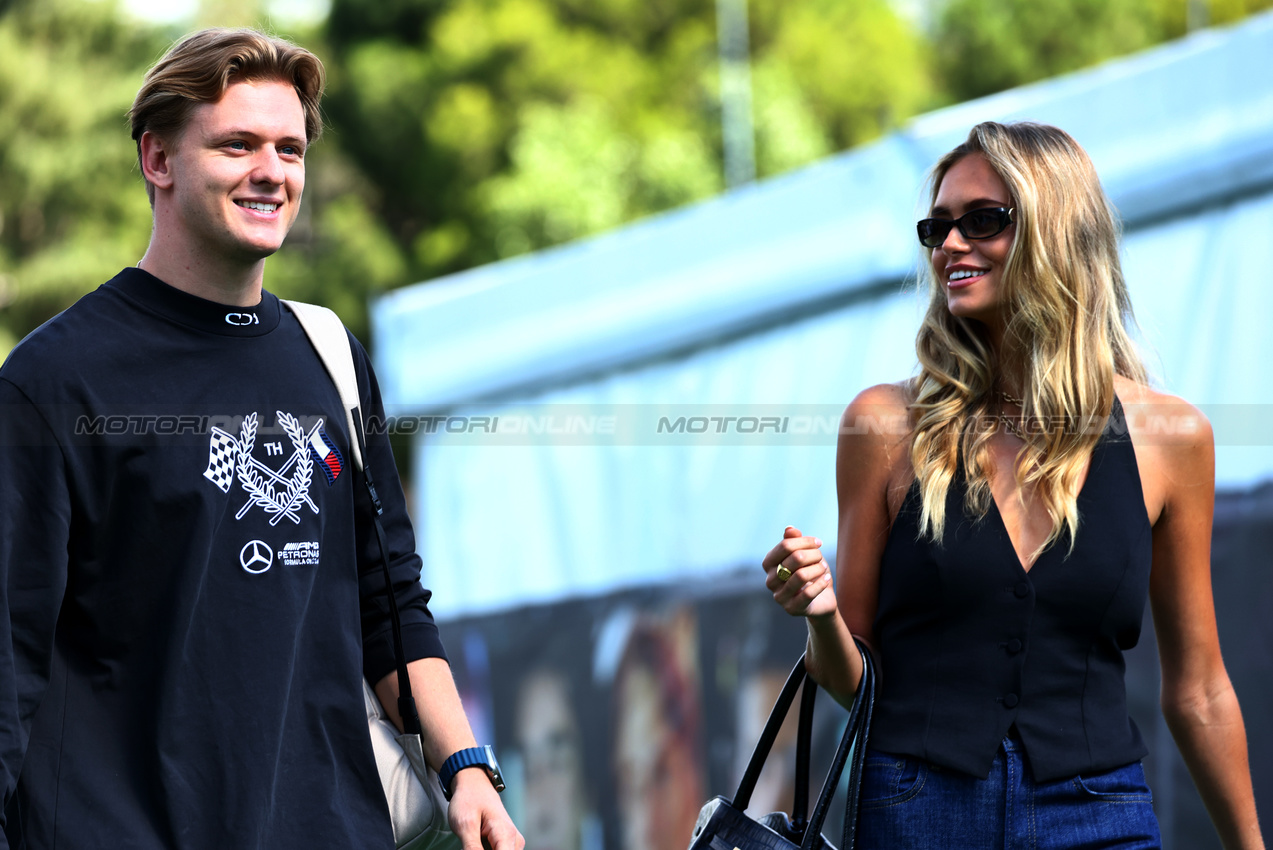 GP SPAGNA, (L to R): Mick Schumacher (GER) Mercedes AMG F1 Reserve Driver with Domenica Laila Hasanovic (DEN).

22.06.2024. Formula 1 World Championship, Rd 10, Spanish Grand Prix, Barcelona, Spain, Qualifiche Day.

 - www.xpbimages.com, EMail: requests@xpbimages.com © Copyright: Coates / XPB Images