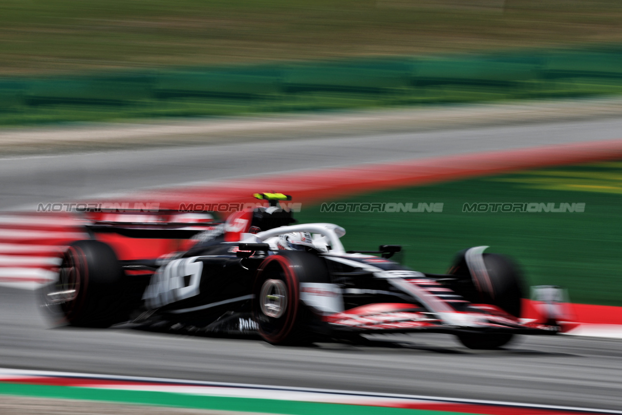 GP SPAGNA, Nico Hulkenberg (GER) Haas VF-24.

22.06.2024. Formula 1 World Championship, Rd 10, Spanish Grand Prix, Barcelona, Spain, Qualifiche Day.

- www.xpbimages.com, EMail: requests@xpbimages.com © Copyright: Rew / XPB Images