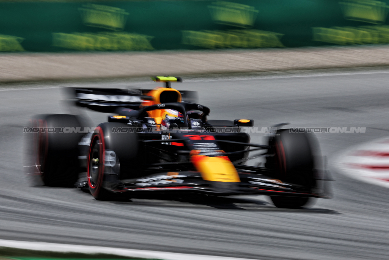 GP SPAGNA, Sergio Perez (MEX) Red Bull Racing RB20.

22.06.2024. Formula 1 World Championship, Rd 10, Spanish Grand Prix, Barcelona, Spain, Qualifiche Day.

- www.xpbimages.com, EMail: requests@xpbimages.com © Copyright: Rew / XPB Images