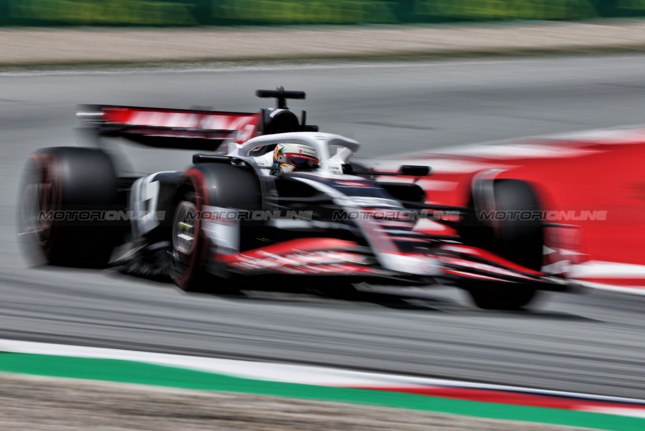 GP SPAGNA, Kevin Magnussen (DEN) Haas VF-24.

22.06.2024. Formula 1 World Championship, Rd 10, Spanish Grand Prix, Barcelona, Spain, Qualifiche Day.

- www.xpbimages.com, EMail: requests@xpbimages.com © Copyright: Rew / XPB Images