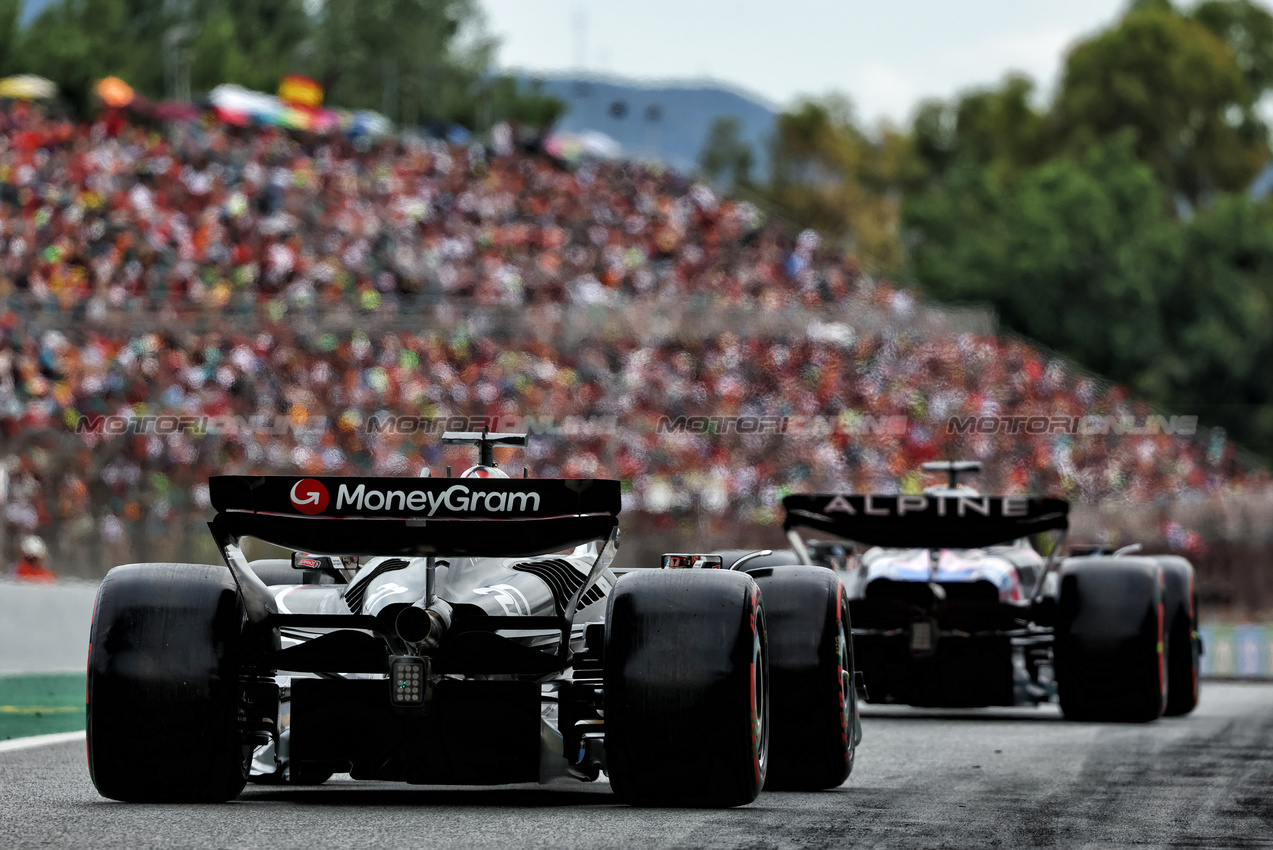 GP SPAGNA, Kevin Magnussen (DEN) Haas VF-24.

22.06.2024. Formula 1 World Championship, Rd 10, Spanish Grand Prix, Barcelona, Spain, Qualifiche Day.

- www.xpbimages.com, EMail: requests@xpbimages.com © Copyright: Charniaux / XPB Images