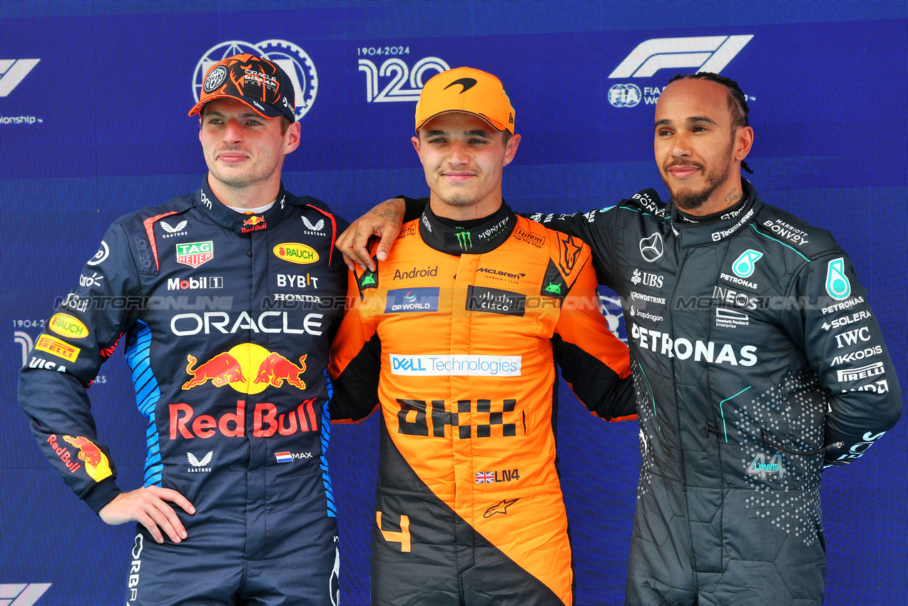 GP SPAGNA, The top three in qualifying parc ferme (L to R): Max Verstappen (NLD) Red Bull Racing, second; Lando Norris (GBR) McLaren, pole position; Lewis Hamilton (GBR) Mercedes AMG F1, third.

22.06.2024. Formula 1 World Championship, Rd 10, Spanish Grand Prix, Barcelona, Spain, Qualifiche Day.

- www.xpbimages.com, EMail: requests@xpbimages.com © Copyright: Batchelor / XPB Images