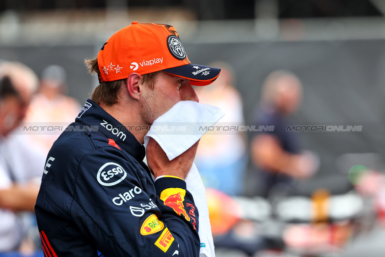 GP SPAGNA, Second placed Max Verstappen (NLD) Red Bull Racing in qualifying parc ferme.

22.06.2024. Formula 1 World Championship, Rd 10, Spanish Grand Prix, Barcelona, Spain, Qualifiche Day.

- www.xpbimages.com, EMail: requests@xpbimages.com © Copyright: Charniaux / XPB Images