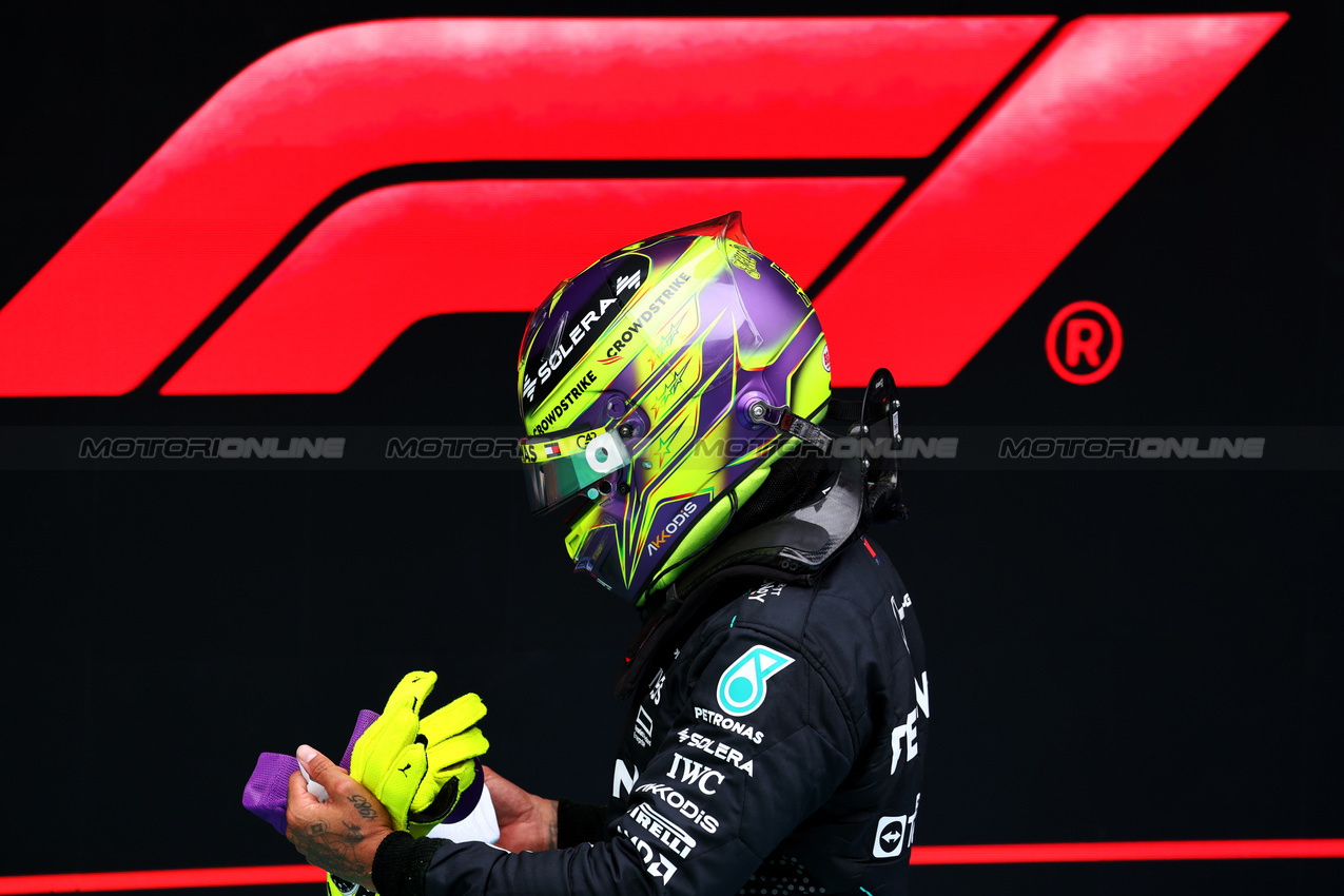 GP SPAGNA, Lewis Hamilton (GBR) Mercedes AMG F1 in qualifying parc ferme.

22.06.2024. Formula 1 World Championship, Rd 10, Spanish Grand Prix, Barcelona, Spain, Qualifiche Day.

- www.xpbimages.com, EMail: requests@xpbimages.com © Copyright: Moy / XPB Images