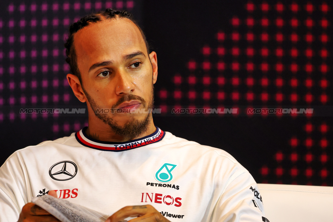 GP SPAGNA, Lewis Hamilton (GBR) Mercedes AMG F1 in the post qualifying FIA Press Conference.

22.06.2024. Formula 1 World Championship, Rd 10, Spanish Grand Prix, Barcelona, Spain, Qualifiche Day.

- www.xpbimages.com, EMail: requests@xpbimages.com © Copyright: Batchelor / XPB Images