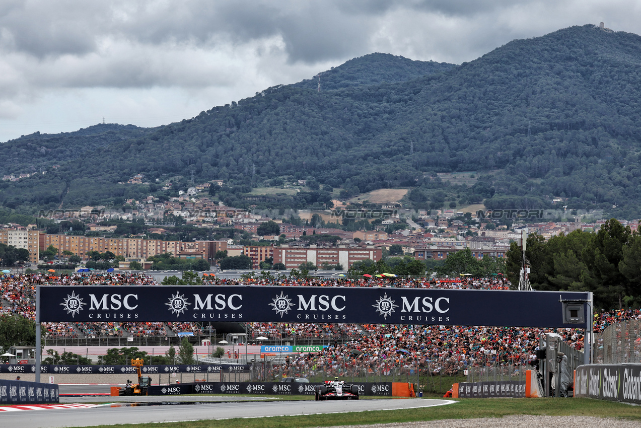 GP SPAGNA, Nico Hulkenberg (GER) Haas VF-24.

22.06.2024. Formula 1 World Championship, Rd 10, Spanish Grand Prix, Barcelona, Spain, Qualifiche Day.

- www.xpbimages.com, EMail: requests@xpbimages.com © Copyright: Moy / XPB Images