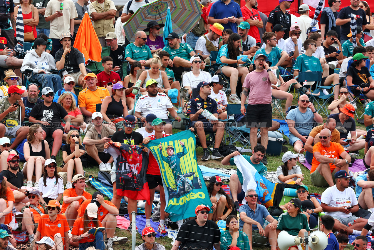 GP SPAGNA, Circuit Atmosfera fans in the grandstand.

22.06.2024. Formula 1 World Championship, Rd 10, Spanish Grand Prix, Barcelona, Spain, Qualifiche Day.

 - www.xpbimages.com, EMail: requests@xpbimages.com © Copyright: Coates / XPB Images