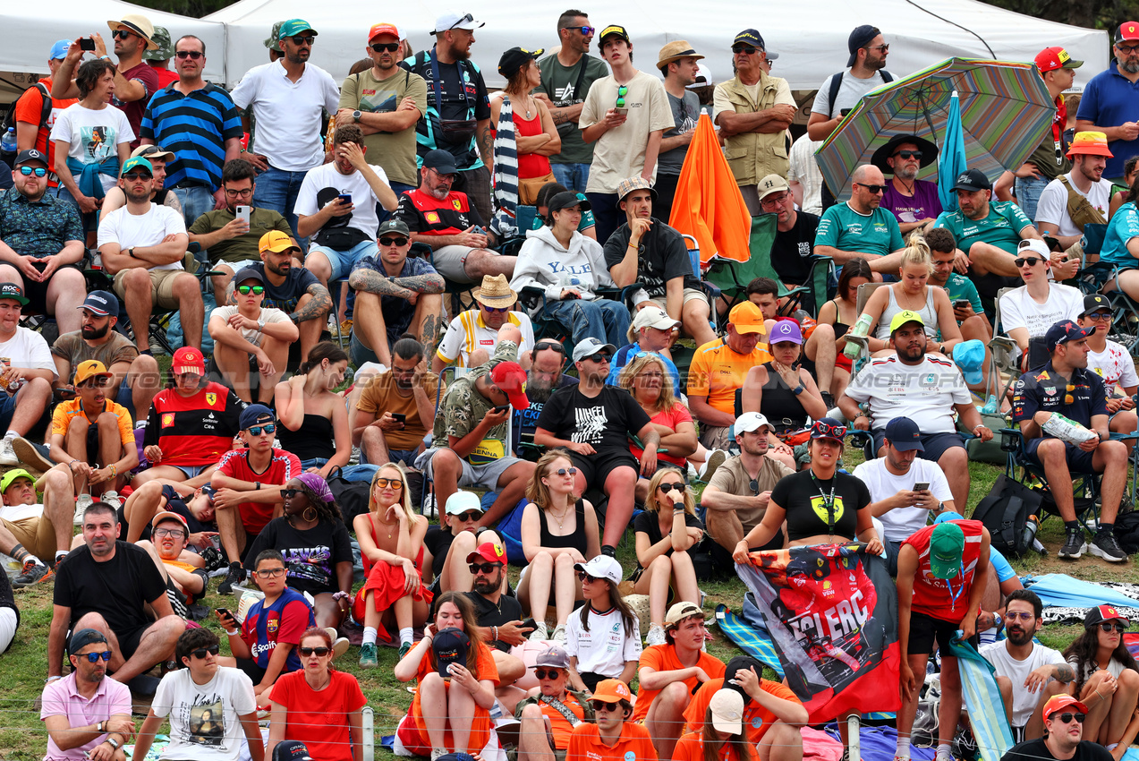 GP SPAGNA, Circuit Atmosfera fans in the grandstand.

22.06.2024. Formula 1 World Championship, Rd 10, Spanish Grand Prix, Barcelona, Spain, Qualifiche Day.

 - www.xpbimages.com, EMail: requests@xpbimages.com © Copyright: Coates / XPB Images