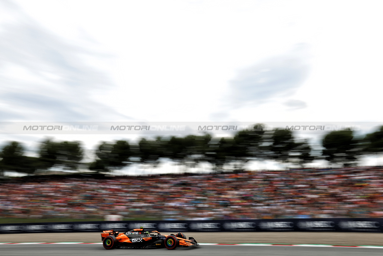 GP SPAGNA, Lando Norris (GBR) McLaren MCL38.

22.06.2024. Formula 1 World Championship, Rd 10, Spanish Grand Prix, Barcelona, Spain, Qualifiche Day.

 - www.xpbimages.com, EMail: requests@xpbimages.com © Copyright: Coates / XPB Images