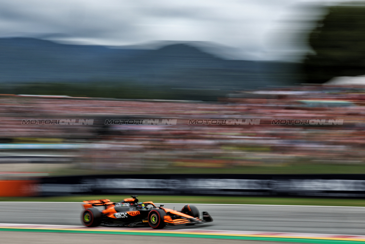 GP SPAGNA, Oscar Piastri (AUS) McLaren MCL38.

22.06.2024. Formula 1 World Championship, Rd 10, Spanish Grand Prix, Barcelona, Spain, Qualifiche Day.

 - www.xpbimages.com, EMail: requests@xpbimages.com © Copyright: Coates / XPB Images