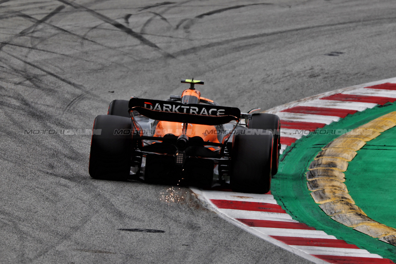 GP SPAGNA, Lando Norris (GBR) McLaren MCL38.

22.06.2024. Formula 1 World Championship, Rd 10, Spanish Grand Prix, Barcelona, Spain, Qualifiche Day.

 - www.xpbimages.com, EMail: requests@xpbimages.com © Copyright: Coates / XPB Images