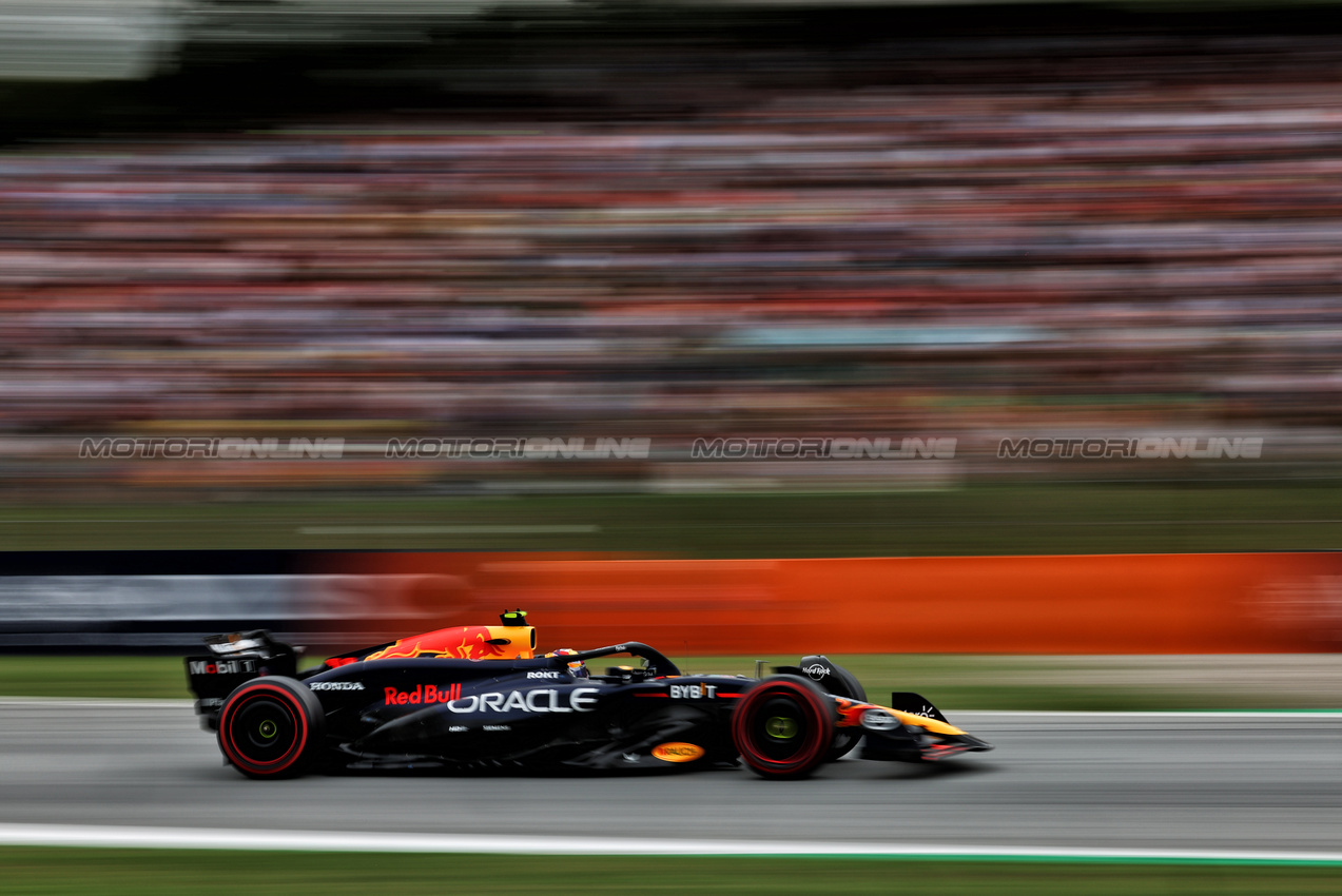 GP SPAGNA, Sergio Perez (MEX) Red Bull Racing RB20.

22.06.2024. Formula 1 World Championship, Rd 10, Spanish Grand Prix, Barcelona, Spain, Qualifiche Day.

 - www.xpbimages.com, EMail: requests@xpbimages.com © Copyright: Coates / XPB Images