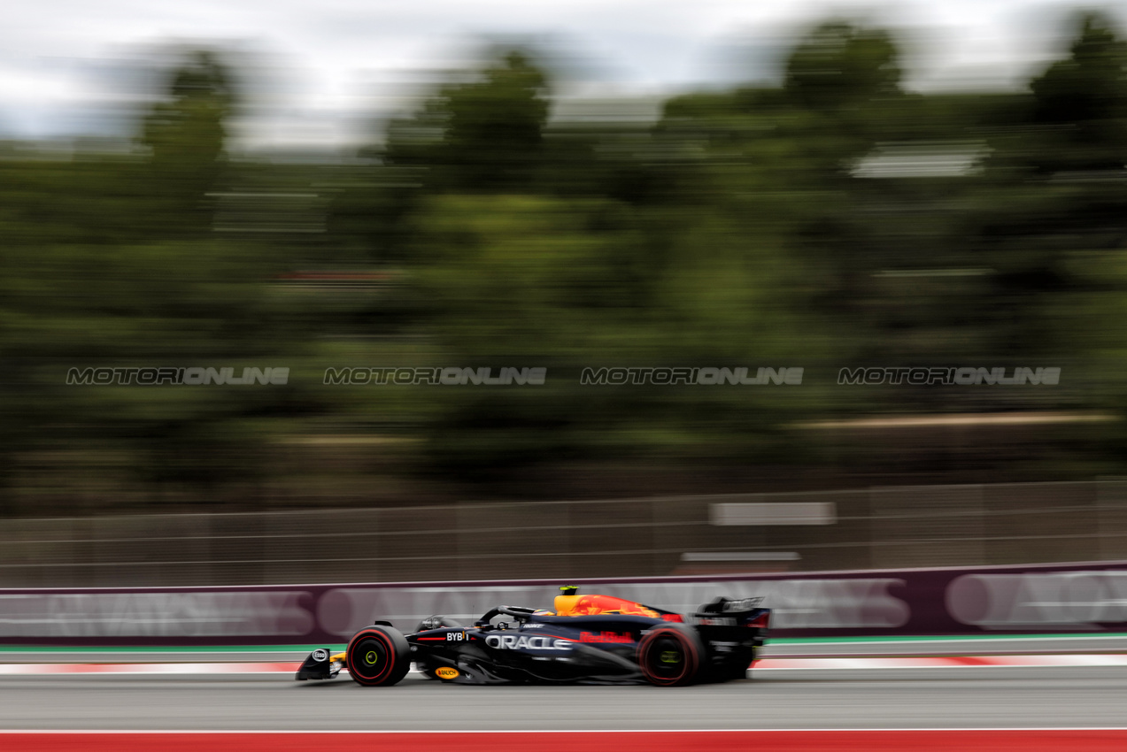 GP SPAGNA, Sergio Perez (MEX) Red Bull Racing RB20.

22.06.2024. Formula 1 World Championship, Rd 10, Spanish Grand Prix, Barcelona, Spain, Qualifiche Day.

- www.xpbimages.com, EMail: requests@xpbimages.com © Copyright: Rew / XPB Images