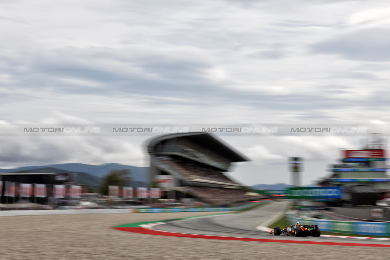 GP SPAGNA, Lando Norris (GBR) McLaren MCL38.

22.06.2024. Formula 1 World Championship, Rd 10, Spanish Grand Prix, Barcelona, Spain, Qualifiche Day.

- www.xpbimages.com, EMail: requests@xpbimages.com © Copyright: Rew / XPB Images