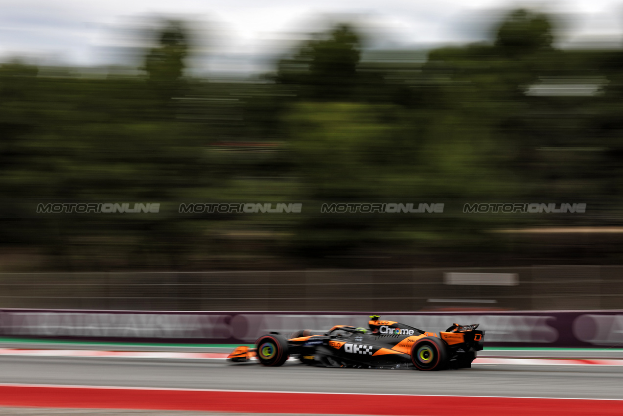 GP SPAGNA, Lando Norris (GBR) McLaren MCL38.

22.06.2024. Formula 1 World Championship, Rd 10, Spanish Grand Prix, Barcelona, Spain, Qualifiche Day.

- www.xpbimages.com, EMail: requests@xpbimages.com © Copyright: Rew / XPB Images