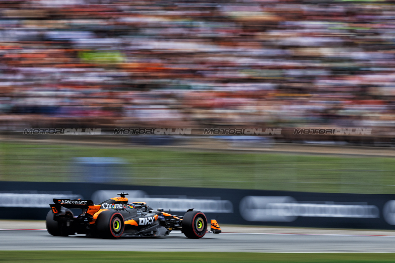 GP SPAGNA, Oscar Piastri (AUS) McLaren MCL38.

22.06.2024. Formula 1 World Championship, Rd 10, Spanish Grand Prix, Barcelona, Spain, Qualifiche Day.

- www.xpbimages.com, EMail: requests@xpbimages.com © Copyright: Rew / XPB Images