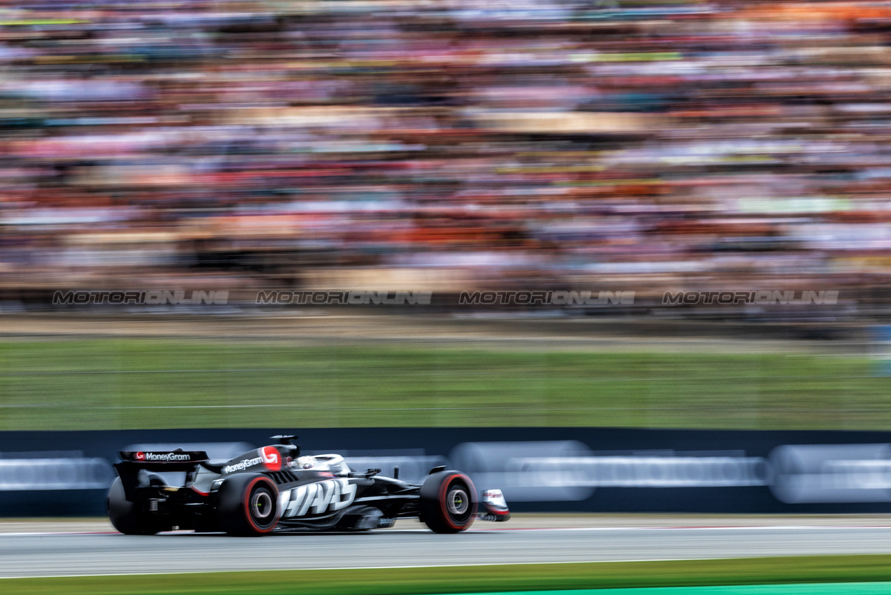 GP SPAGNA, Kevin Magnussen (DEN) Haas VF-24.

22.06.2024. Formula 1 World Championship, Rd 10, Spanish Grand Prix, Barcelona, Spain, Qualifiche Day.

- www.xpbimages.com, EMail: requests@xpbimages.com © Copyright: Rew / XPB Images