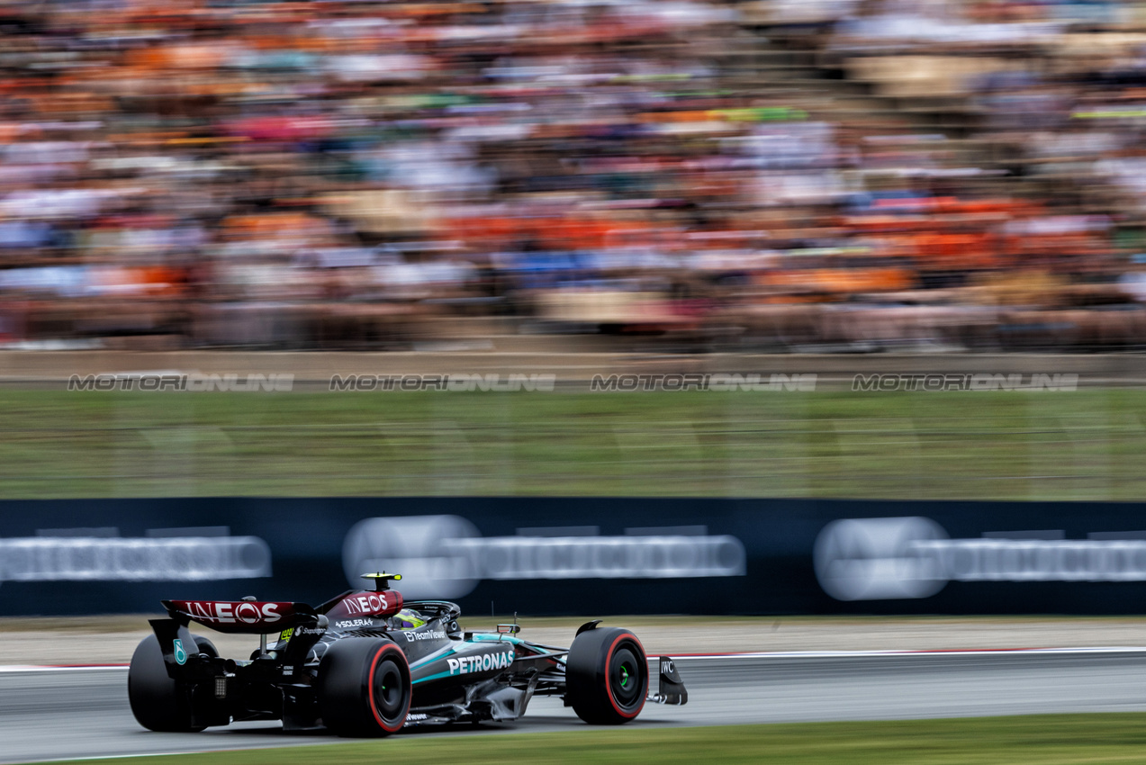 GP SPAGNA, Lewis Hamilton (GBR) Mercedes AMG F1 W15.

22.06.2024. Formula 1 World Championship, Rd 10, Spanish Grand Prix, Barcelona, Spain, Qualifiche Day.

- www.xpbimages.com, EMail: requests@xpbimages.com © Copyright: Rew / XPB Images