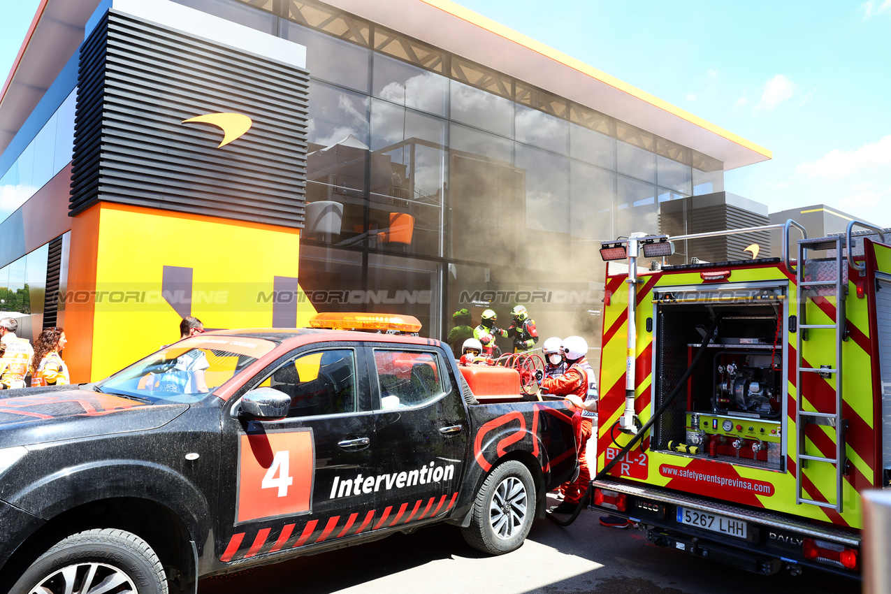 GP SPAGNA, A fire in the McLaren motorhome is tended to by fire fighters.

22.06.2024. Formula 1 World Championship, Rd 10, Spanish Grand Prix, Barcelona, Spain, Qualifiche Day.

- www.xpbimages.com, EMail: requests@xpbimages.com © Copyright: Batchelor / XPB Images