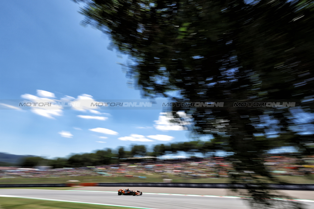 GP SPAGNA, Oscar Piastri (AUS) McLaren MCL38.

21.06.2024 Formula 1 World Championship, Rd 10, Spanish Grand Prix, Barcelona, Spain, Practice Day.

- www.xpbimages.com, EMail: requests@xpbimages.com © Copyright: Moy / XPB Images