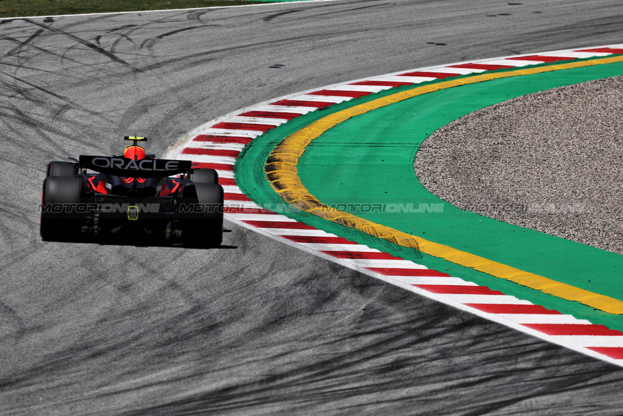 GP SPAGNA, Sergio Perez (MEX) Red Bull Racing RB20.

21.06.2024 Formula 1 World Championship, Rd 10, Spanish Grand Prix, Barcelona, Spain, Practice Day.

- www.xpbimages.com, EMail: requests@xpbimages.com © Copyright: Moy / XPB Images