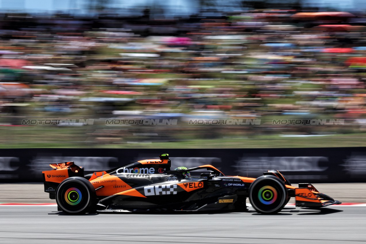 GP SPAGNA, Lando Norris (GBR) McLaren MCL38.

21.06.2024 Formula 1 World Championship, Rd 10, Spanish Grand Prix, Barcelona, Spain, Practice Day.

- www.xpbimages.com, EMail: requests@xpbimages.com © Copyright: Moy / XPB Images