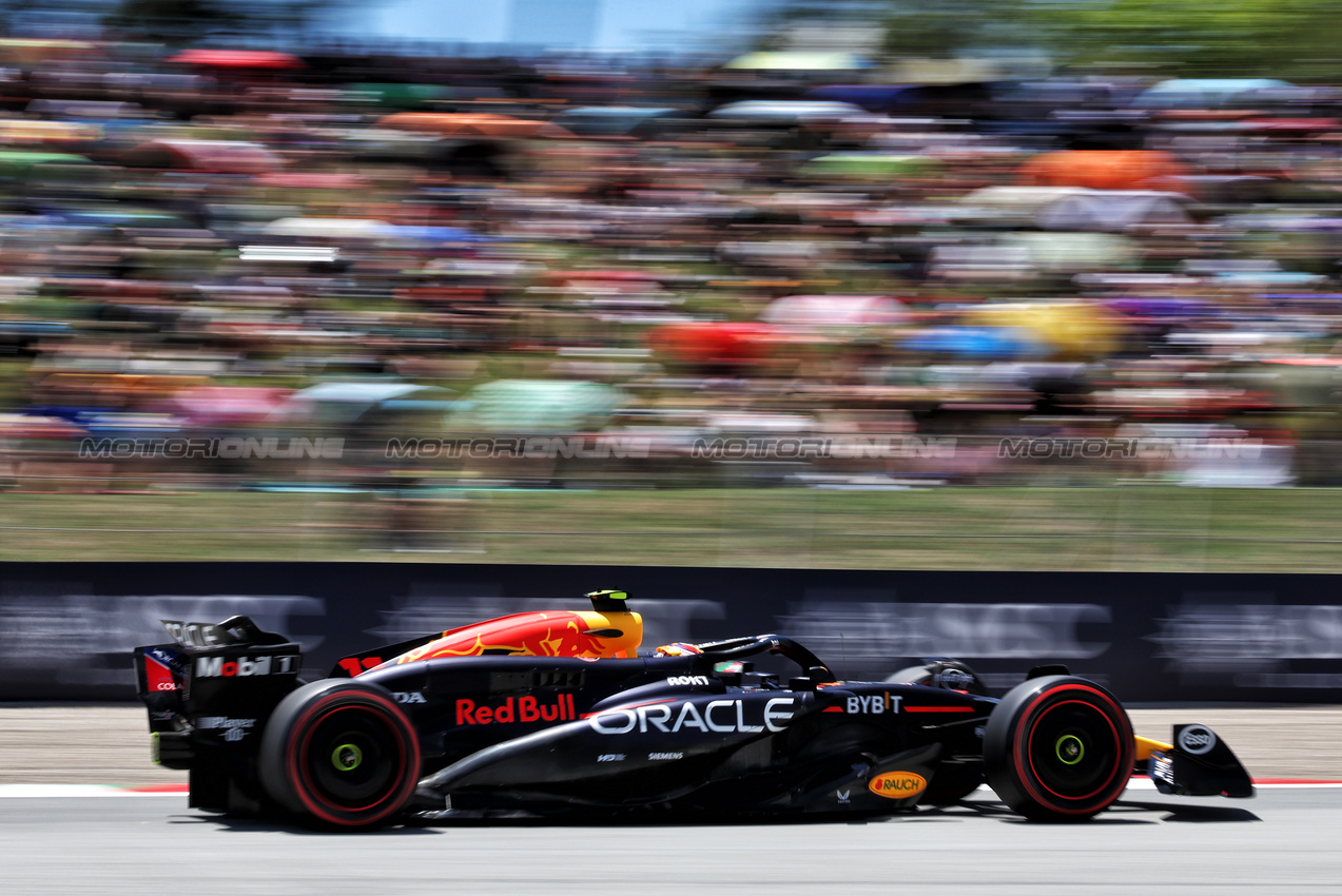 GP SPAGNA, Sergio Perez (MEX) Red Bull Racing RB20.

21.06.2024 Formula 1 World Championship, Rd 10, Spanish Grand Prix, Barcelona, Spain, Practice Day.

- www.xpbimages.com, EMail: requests@xpbimages.com © Copyright: Moy / XPB Images