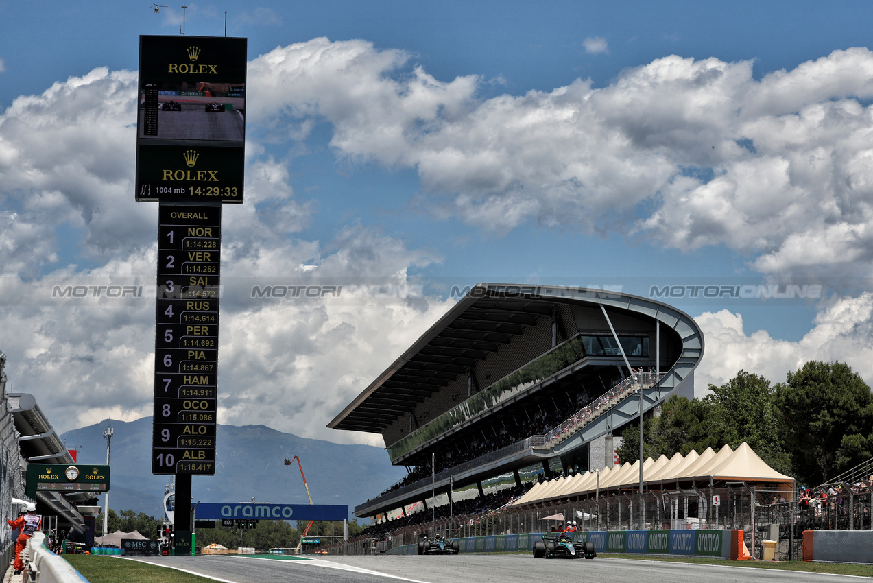 GP SPAGNA, Lewis Hamilton (GBR) Mercedes AMG F1 W15.

21.06.2024 Formula 1 World Championship, Rd 10, Spanish Grand Prix, Barcelona, Spain, Practice Day.

- www.xpbimages.com, EMail: requests@xpbimages.com © Copyright: Moy / XPB Images