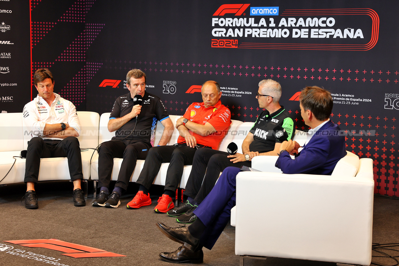 GP SPAGNA, (L to R): Toto Wolff (GER) Mercedes AMG F1 Shareholder e Executive Director; Bruno Famin (FRA) Alpine Motorsports Vice President e Alpine F1 Team Team Principal; Frederic Vasseur (FRA) Ferrari Team Principal; Alessandro Alunni Bravi (ITA) Sauber Managing Director e Team Representative; e Tom Clarkson (GBR) Journalist, in the FIA Press Conference.

21.06.2024 Formula 1 World Championship, Rd 10, Spanish Grand Prix, Barcelona, Spain, Practice Day.

- www.xpbimages.com, EMail: requests@xpbimages.com © Copyright: Charniaux / XPB Images