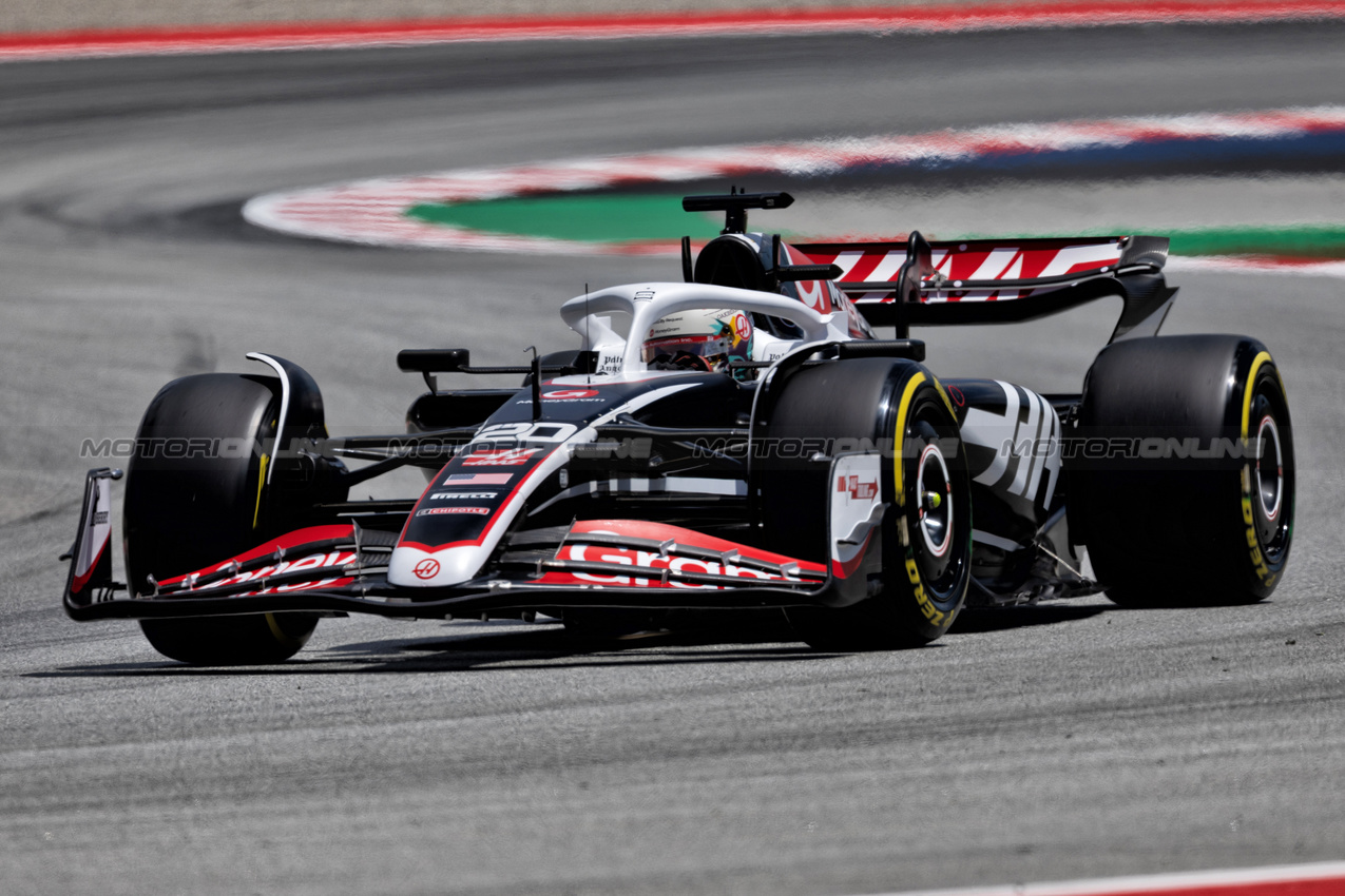 GP SPAGNA, Kevin Magnussen (DEN) Haas VF-24.

21.06.2024 Formula 1 World Championship, Rd 10, Spanish Grand Prix, Barcelona, Spain, Practice Day.

- www.xpbimages.com, EMail: requests@xpbimages.com © Copyright: Rew / XPB Images