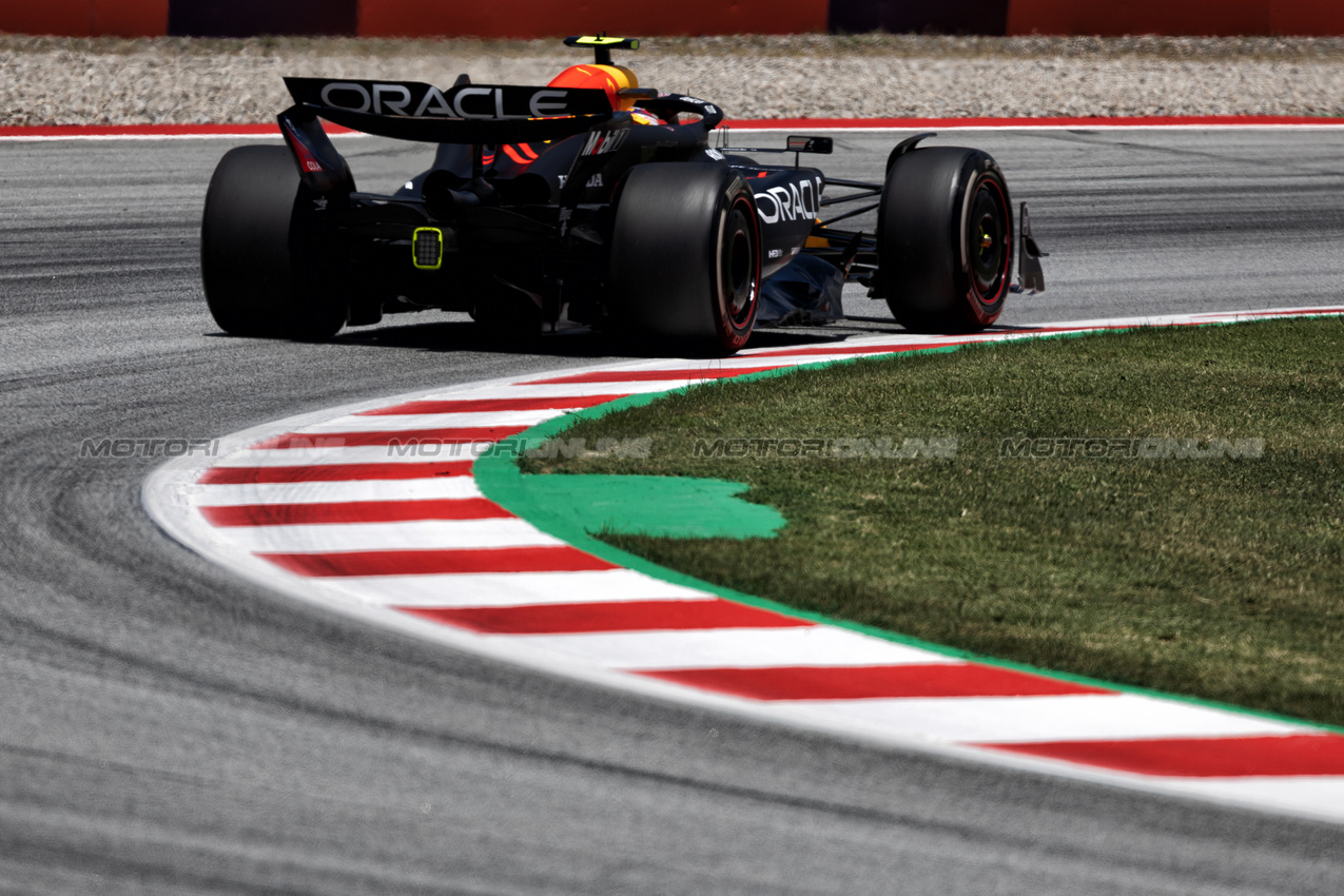 GP SPAGNA, Sergio Perez (MEX) Red Bull Racing RB20.

21.06.2024 Formula 1 World Championship, Rd 10, Spanish Grand Prix, Barcelona, Spain, Practice Day.

- www.xpbimages.com, EMail: requests@xpbimages.com © Copyright: Rew / XPB Images