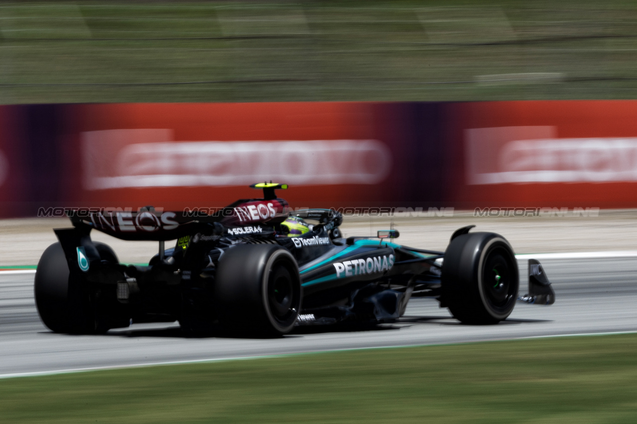 GP SPAGNA, Lewis Hamilton (GBR) Mercedes AMG F1 W15.

21.06.2024 Formula 1 World Championship, Rd 10, Spanish Grand Prix, Barcelona, Spain, Practice Day.

- www.xpbimages.com, EMail: requests@xpbimages.com © Copyright: Rew / XPB Images