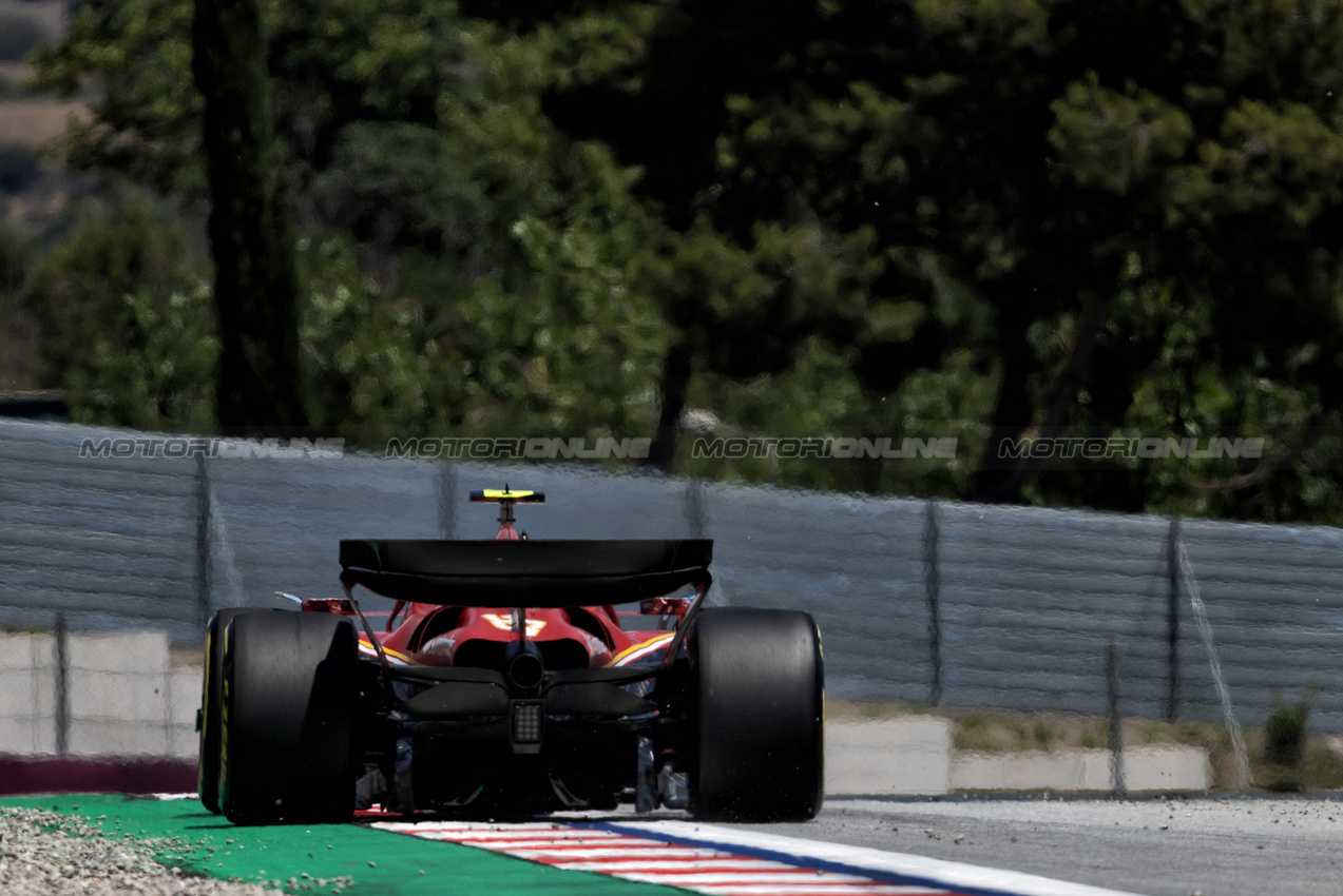 GP SPAGNA, Carlos Sainz Jr (ESP) Ferrari SF-24.

21.06.2024 Formula 1 World Championship, Rd 10, Spanish Grand Prix, Barcelona, Spain, Practice Day.

- www.xpbimages.com, EMail: requests@xpbimages.com © Copyright: Rew / XPB Images