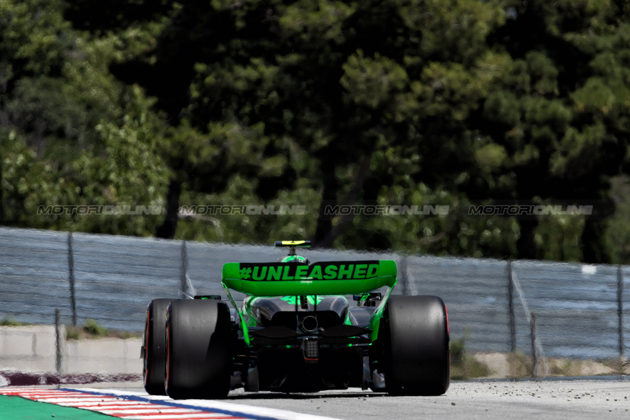 GP SPAGNA, Zhou Guanyu (CHN) Sauber C44.

21.06.2024 Formula 1 World Championship, Rd 10, Spanish Grand Prix, Barcelona, Spain, Practice Day.

- www.xpbimages.com, EMail: requests@xpbimages.com © Copyright: Rew / XPB Images