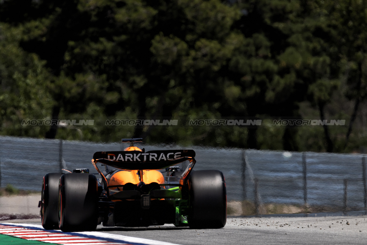 GP SPAGNA, Oscar Piastri (AUS) McLaren MCL38.

21.06.2024 Formula 1 World Championship, Rd 10, Spanish Grand Prix, Barcelona, Spain, Practice Day.

- www.xpbimages.com, EMail: requests@xpbimages.com © Copyright: Rew / XPB Images