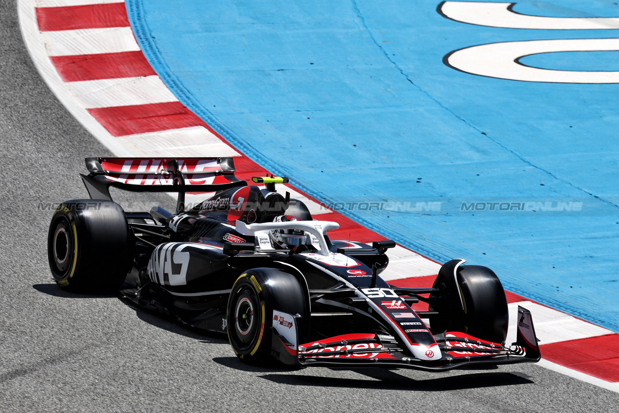 GP SPAGNA, Oliver Bearman (GBR) Haas VF-24 Test Driver.

21.06.2024 Formula 1 World Championship, Rd 10, Spanish Grand Prix, Barcelona, Spain, Practice Day.

- www.xpbimages.com, EMail: requests@xpbimages.com © Copyright: Moy / XPB Images