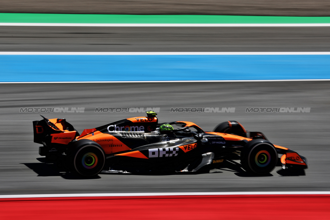 GP SPAGNA, Lando Norris (GBR) McLaren MCL38.

21.06.2024 Formula 1 World Championship, Rd 10, Spanish Grand Prix, Barcelona, Spain, Practice Day.

 - www.xpbimages.com, EMail: requests@xpbimages.com © Copyright: Coates / XPB Images