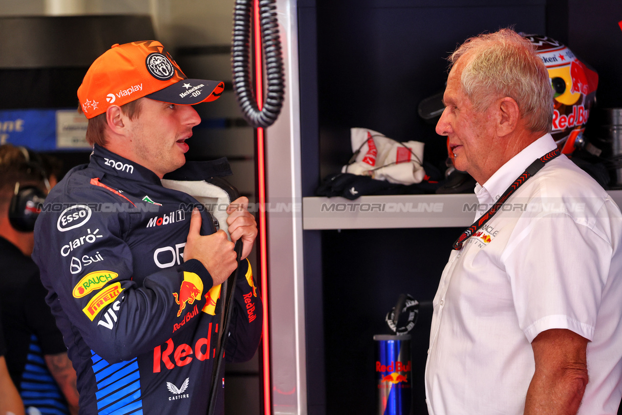 GP SPAGNA, (L to R): Max Verstappen (NLD) Red Bull Racing with Dr Helmut Marko (AUT) Red Bull Motorsport Consultant.

21.06.2024 Formula 1 World Championship, Rd 10, Spanish Grand Prix, Barcelona, Spain, Practice Day.

- www.xpbimages.com, EMail: requests@xpbimages.com © Copyright: Batchelor / XPB Images