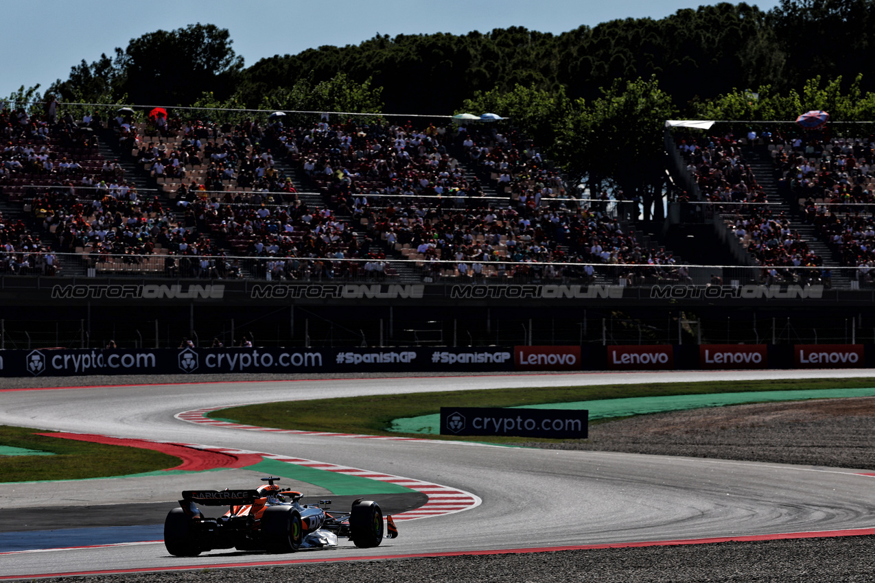 GP SPAGNA, Oscar Piastri (AUS) McLaren MCL38.

21.06.2024 Formula 1 World Championship, Rd 10, Spanish Grand Prix, Barcelona, Spain, Practice Day.

- www.xpbimages.com, EMail: requests@xpbimages.com © Copyright: Charniaux / XPB Images