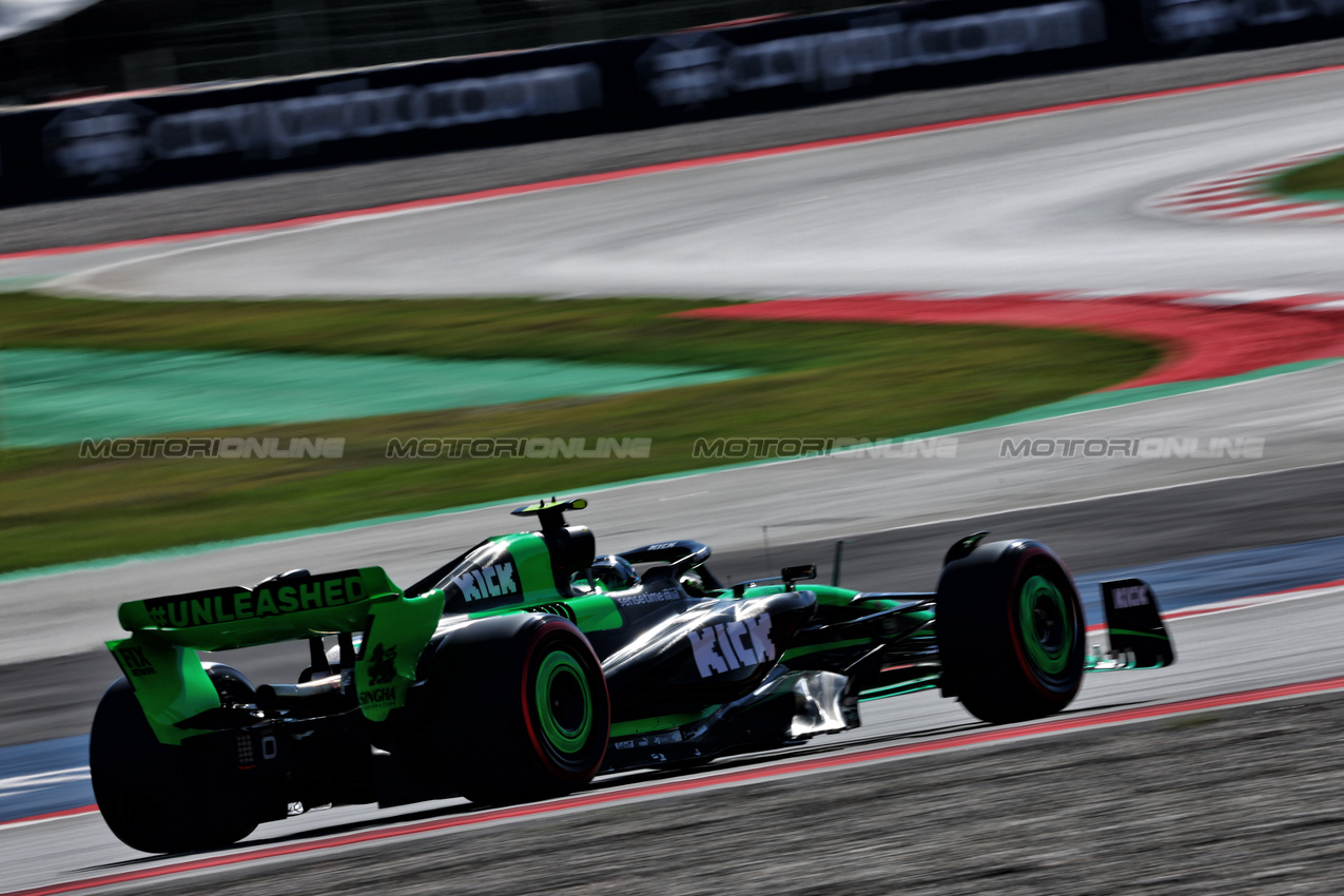 GP SPAGNA, Zhou Guanyu (CHN) Sauber C44.

21.06.2024 Formula 1 World Championship, Rd 10, Spanish Grand Prix, Barcelona, Spain, Practice Day.

- www.xpbimages.com, EMail: requests@xpbimages.com © Copyright: Charniaux / XPB Images