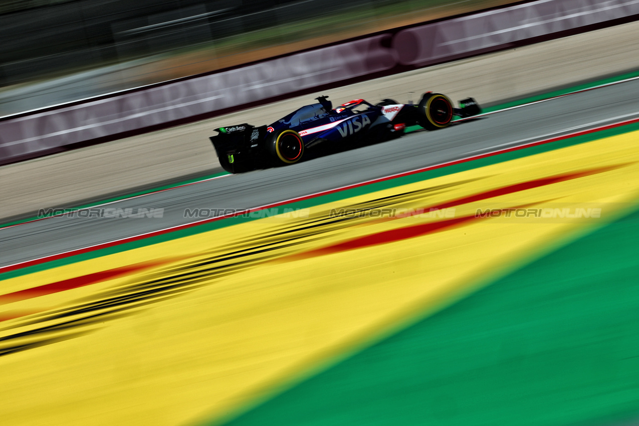 GP SPAGNA, Daniel Ricciardo (AUS) RB VCARB 01.

21.06.2024 Formula 1 World Championship, Rd 10, Spanish Grand Prix, Barcelona, Spain, Practice Day.

- www.xpbimages.com, EMail: requests@xpbimages.com © Copyright: Charniaux / XPB Images