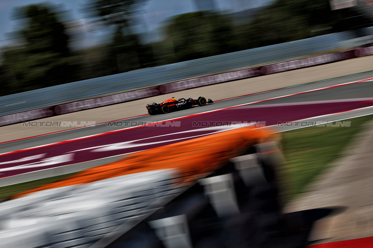 GP SPAGNA, Sergio Perez (MEX) Red Bull Racing RB20.

21.06.2024 Formula 1 World Championship, Rd 10, Spanish Grand Prix, Barcelona, Spain, Practice Day.

- www.xpbimages.com, EMail: requests@xpbimages.com © Copyright: Charniaux / XPB Images