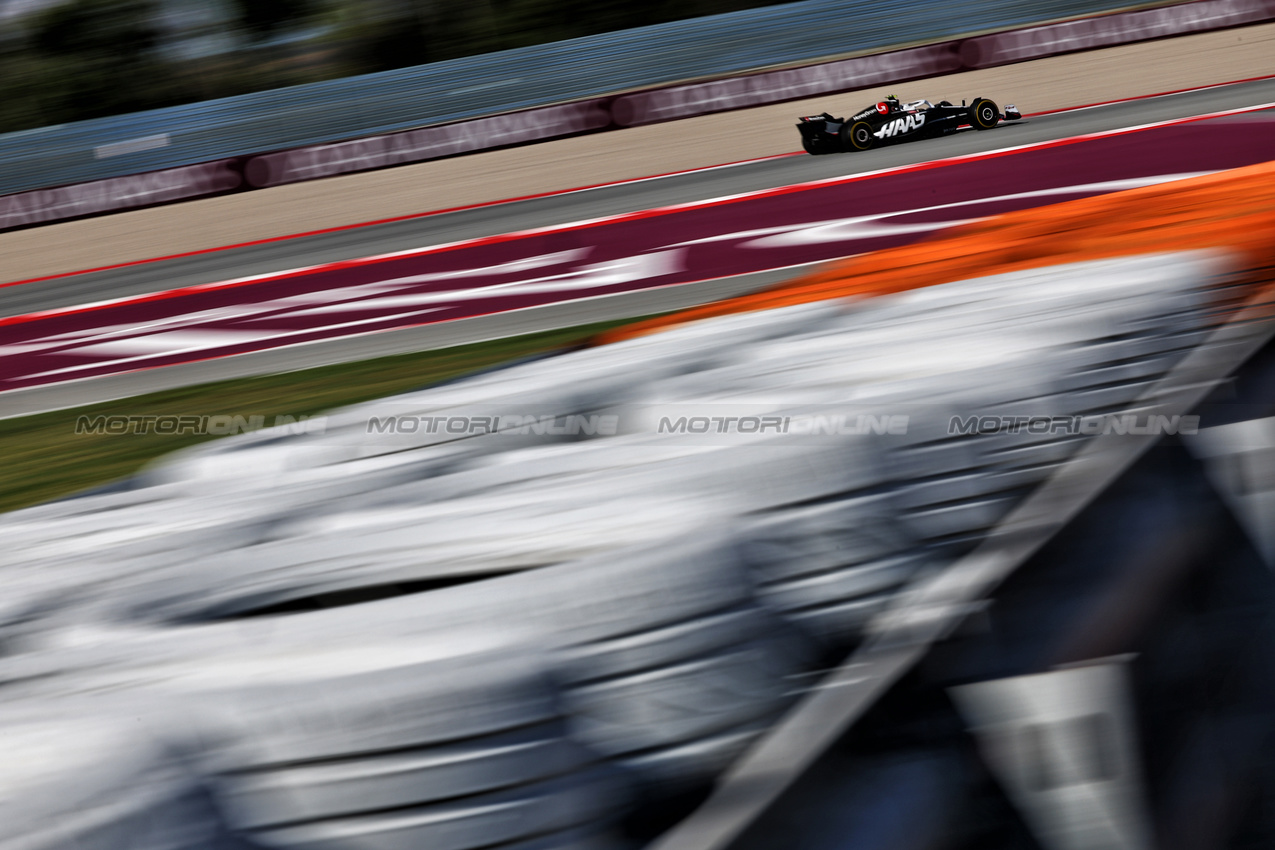 GP SPAGNA, Nico Hulkenberg (GER) Haas VF-24.

21.06.2024 Formula 1 World Championship, Rd 10, Spanish Grand Prix, Barcelona, Spain, Practice Day.

- www.xpbimages.com, EMail: requests@xpbimages.com © Copyright: Charniaux / XPB Images