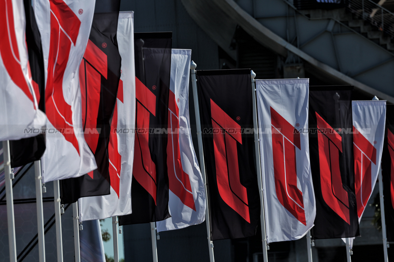 GP SPAGNA, Circuit Atmosfera - F1 Flags.

21.06.2024 Formula 1 World Championship, Rd 10, Spanish Grand Prix, Barcelona, Spain, Practice Day.

- www.xpbimages.com, EMail: requests@xpbimages.com © Copyright: Moy / XPB Images