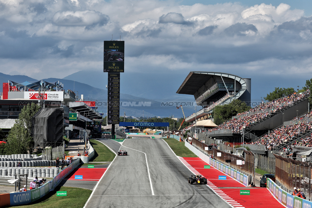 GP SPAGNA, Sergio Perez (MEX) Red Bull Racing RB20.

21.06.2024 Formula 1 World Championship, Rd 10, Spanish Grand Prix, Barcelona, Spain, Practice Day.

- www.xpbimages.com, EMail: requests@xpbimages.com © Copyright: Moy / XPB Images