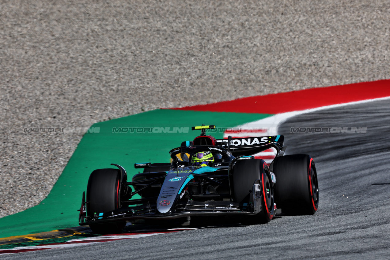 GP SPAGNA, Lewis Hamilton (GBR) Mercedes AMG F1 W15.

21.06.2024 Formula 1 World Championship, Rd 10, Spanish Grand Prix, Barcelona, Spain, Practice Day.

 - www.xpbimages.com, EMail: requests@xpbimages.com © Copyright: Coates / XPB Images