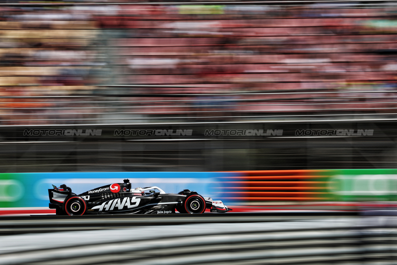 GP SPAGNA, Kevin Magnussen (DEN) Haas VF-24.

21.06.2024 Formula 1 World Championship, Rd 10, Spanish Grand Prix, Barcelona, Spain, Practice Day.

- www.xpbimages.com, EMail: requests@xpbimages.com © Copyright: Rew / XPB Images