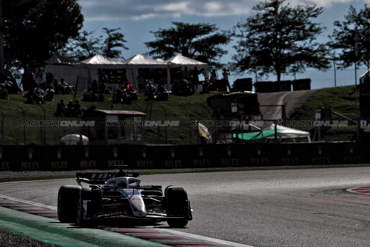 GP SPAGNA, Kevin Magnussen (DEN) Haas VF-24.

21.06.2024 Formula 1 World Championship, Rd 10, Spanish Grand Prix, Barcelona, Spain, Practice Day.

- www.xpbimages.com, EMail: requests@xpbimages.com © Copyright: Rew / XPB Images