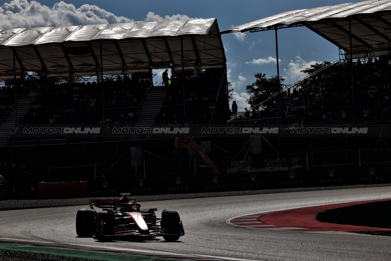 GP SPAGNA, Lando Norris (GBR) McLaren MCL38.

21.06.2024 Formula 1 World Championship, Rd 10, Spanish Grand Prix, Barcelona, Spain, Practice Day.

- www.xpbimages.com, EMail: requests@xpbimages.com © Copyright: Rew / XPB Images